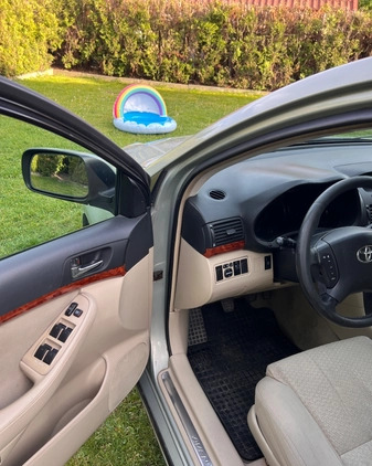 Toyota Avensis cena 5900 przebieg: 200000, rok produkcji 2004 z Rzeszów małe 46